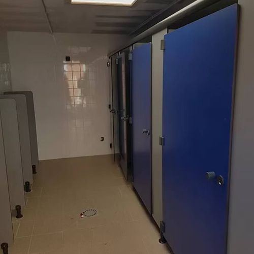 installation cloison stratifée